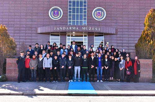 Visita degli studenti delle scuole superiori di Eryaman Şehit Okan Koç Anadolu İmam Hatip Lisesi alla presidenza dell’AGGC